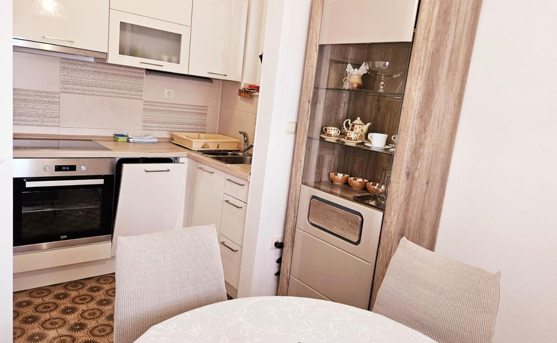 Apartment Tony Omiš Exterior foto